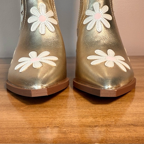 Betsey Johnson Gold Boots with White Floral Appliqué - Picture 3 of 10